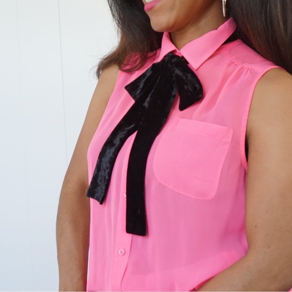 JACOB | Red Sleeveless Button-Up Top - Black Tie Detail - Picture 1 of 10